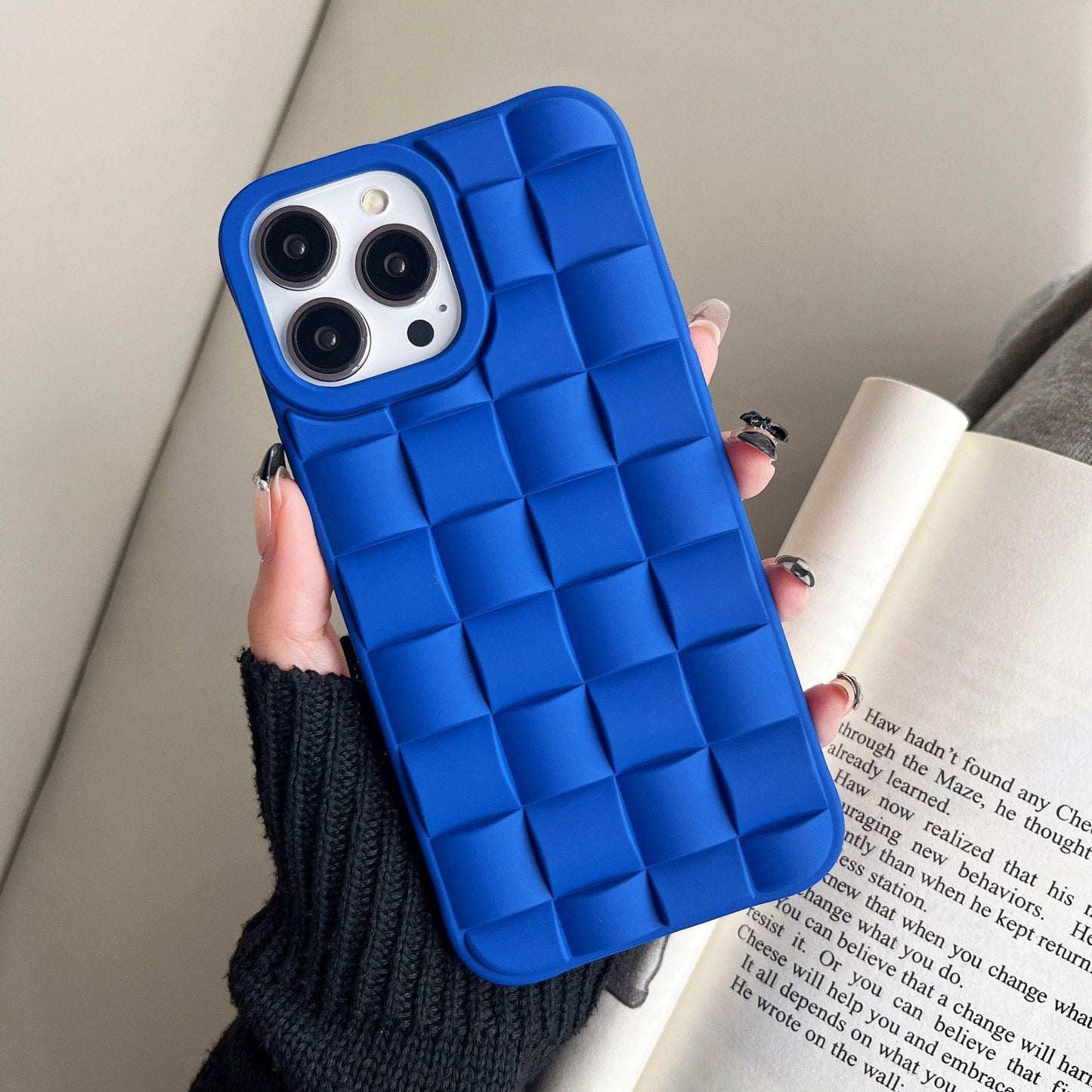 Women’s Fashion Woven Check Cell Phone Case – Stylish Protection! - Efrosiny