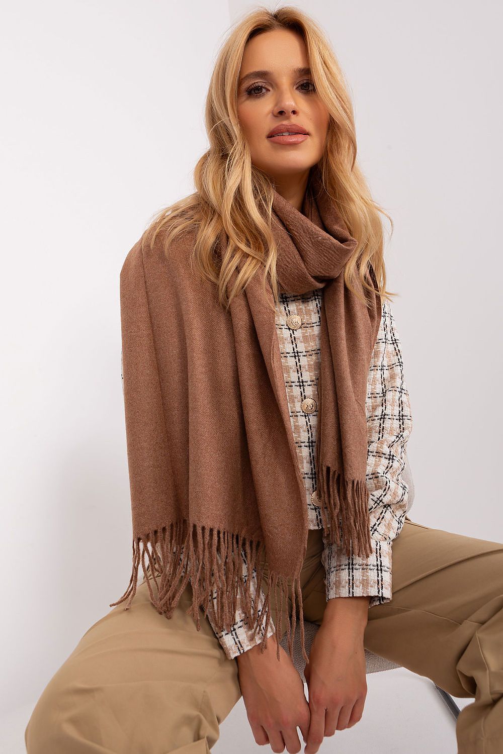 Shawl model 187605 AT