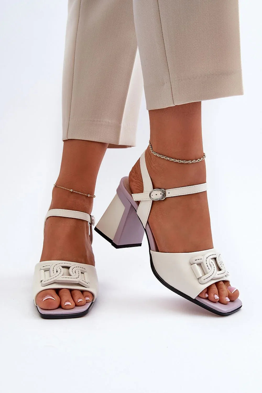 Heel sandals Step in style