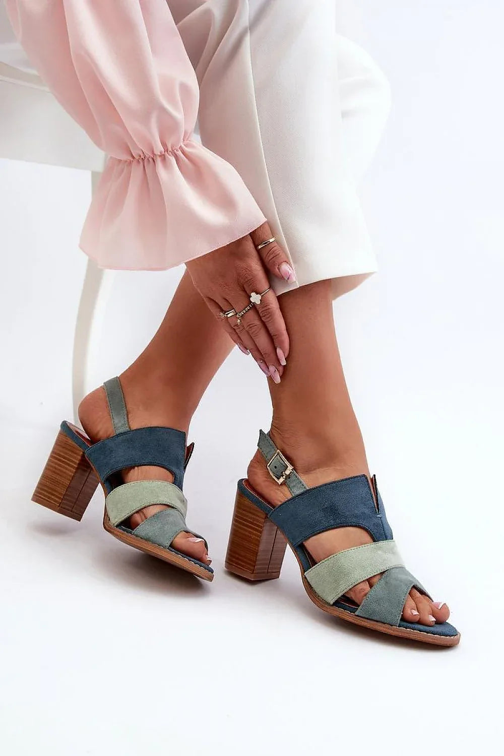 Heel sandals Step in style
