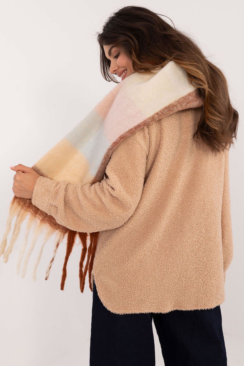 Shawl model 203187 AT