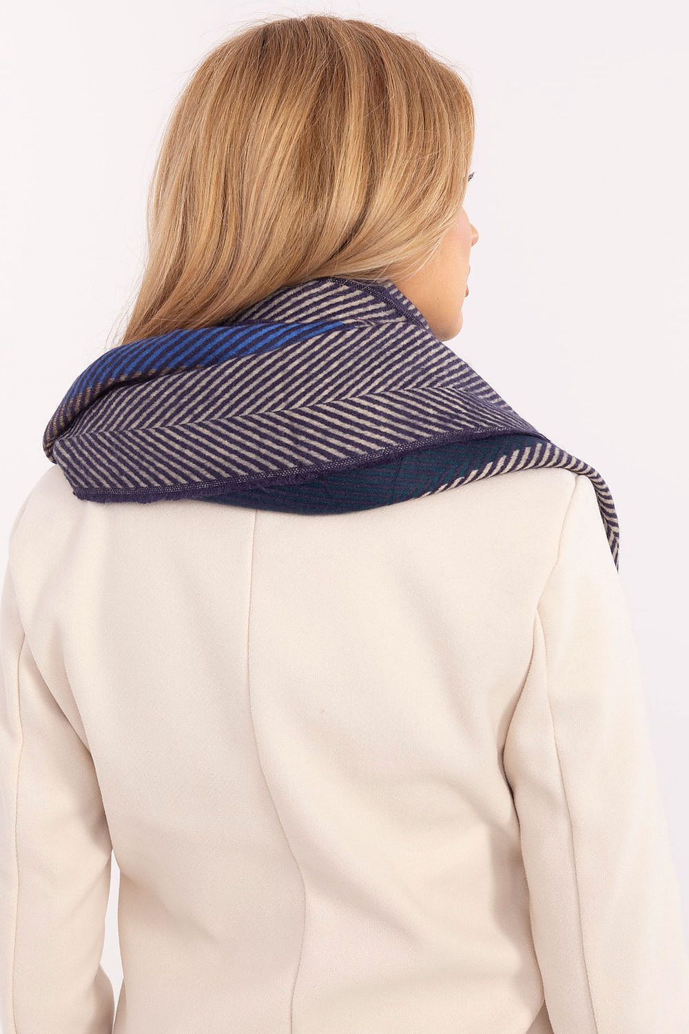 Shawl model 206042 AT