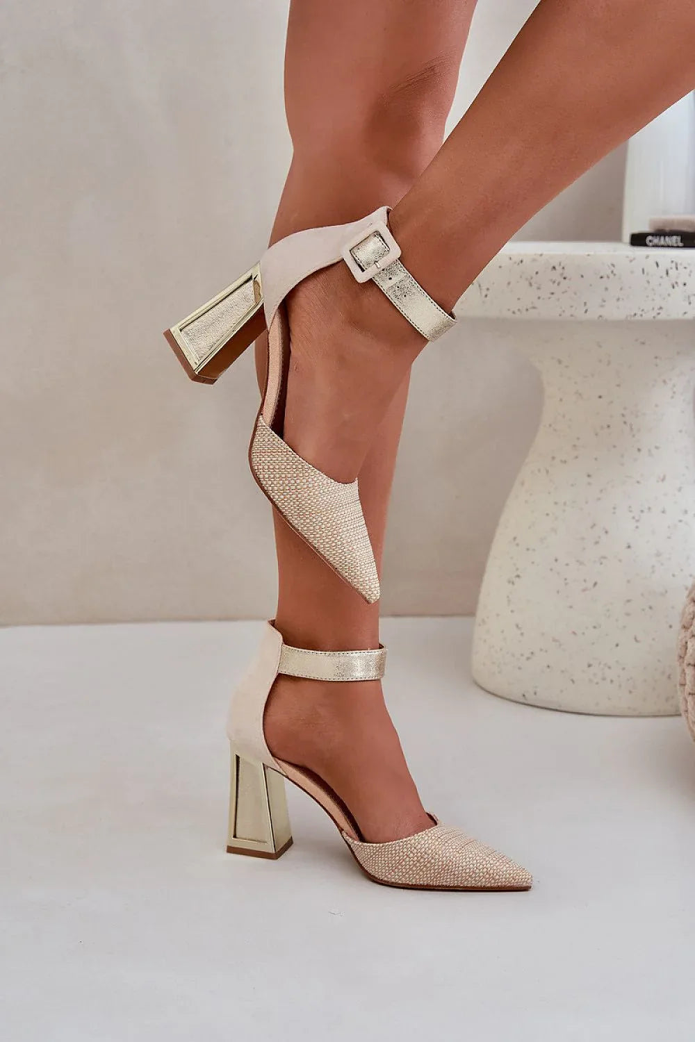 Heel sandals Step in style