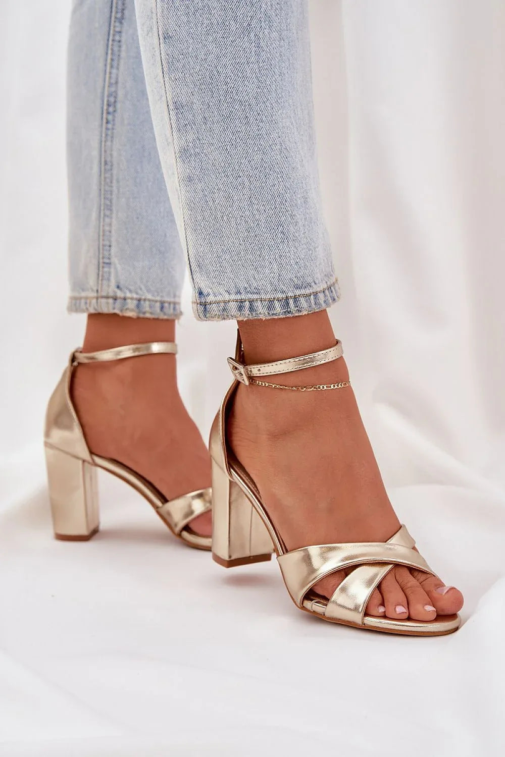Heel sandals Step in style