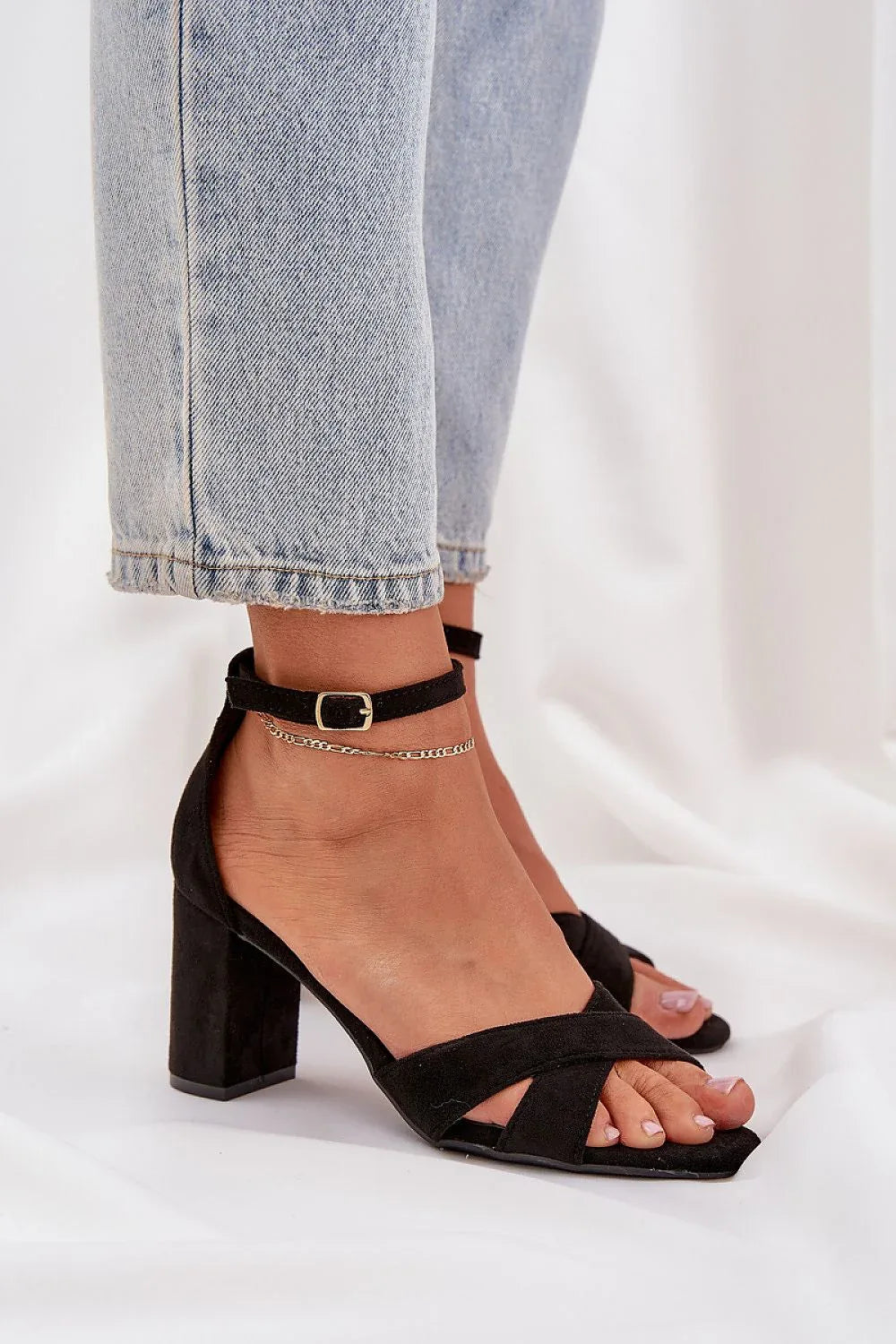 Heel sandals Step in style