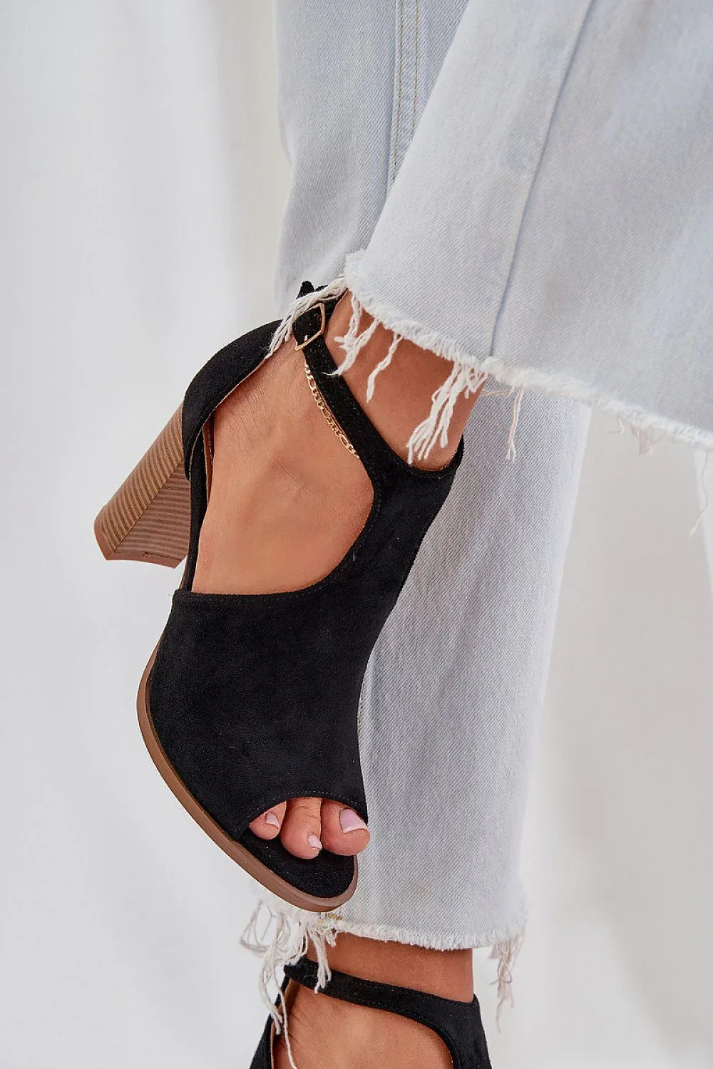 Heel sandals Step in style