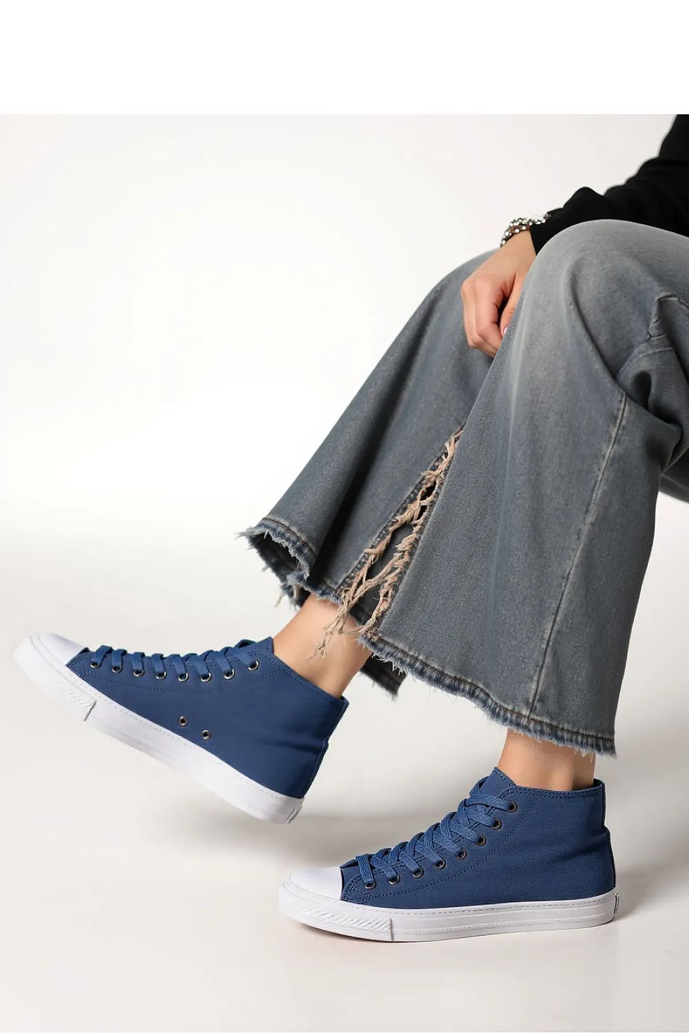 Sneakers model 210512 Inello