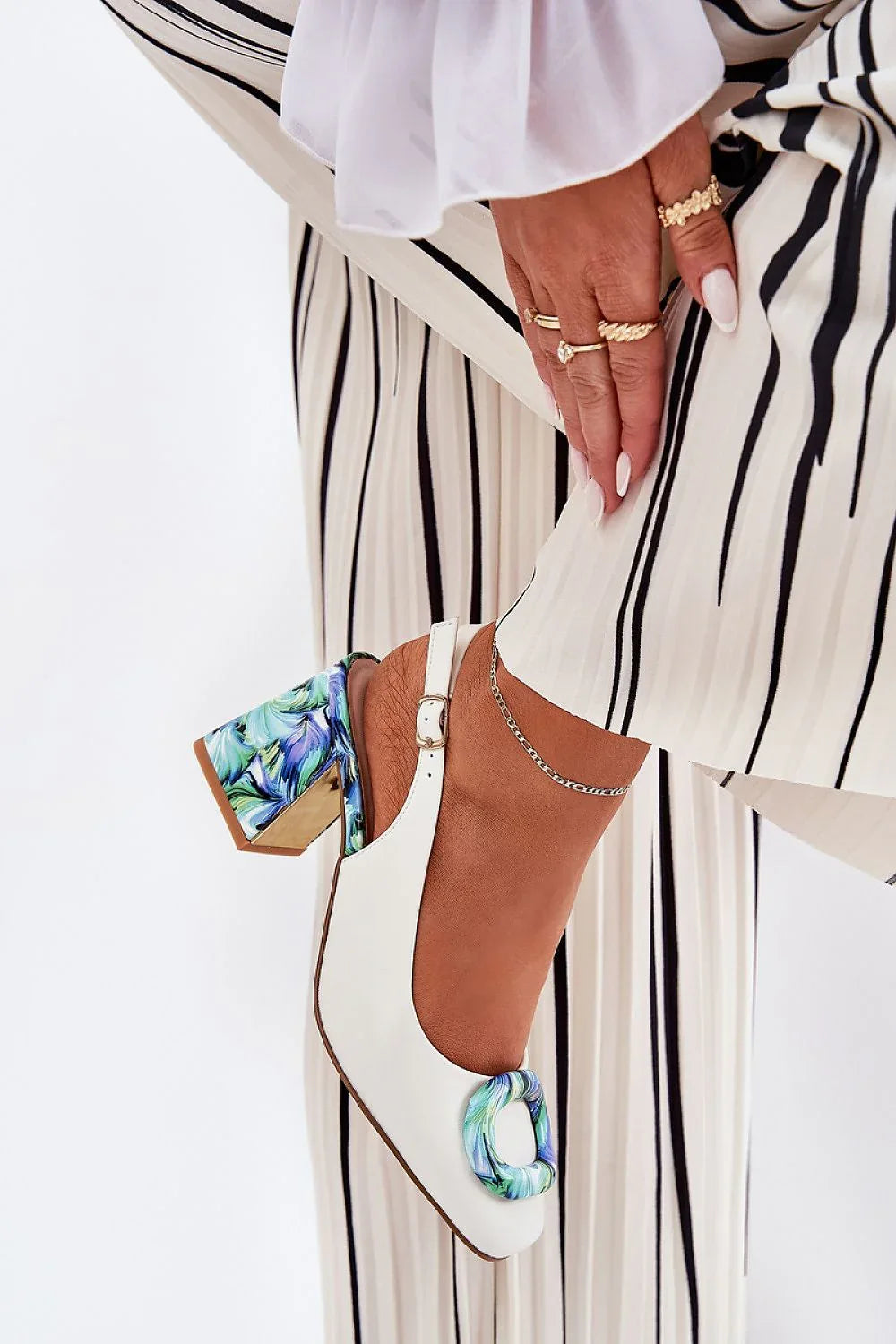 Heel sandals Step in style