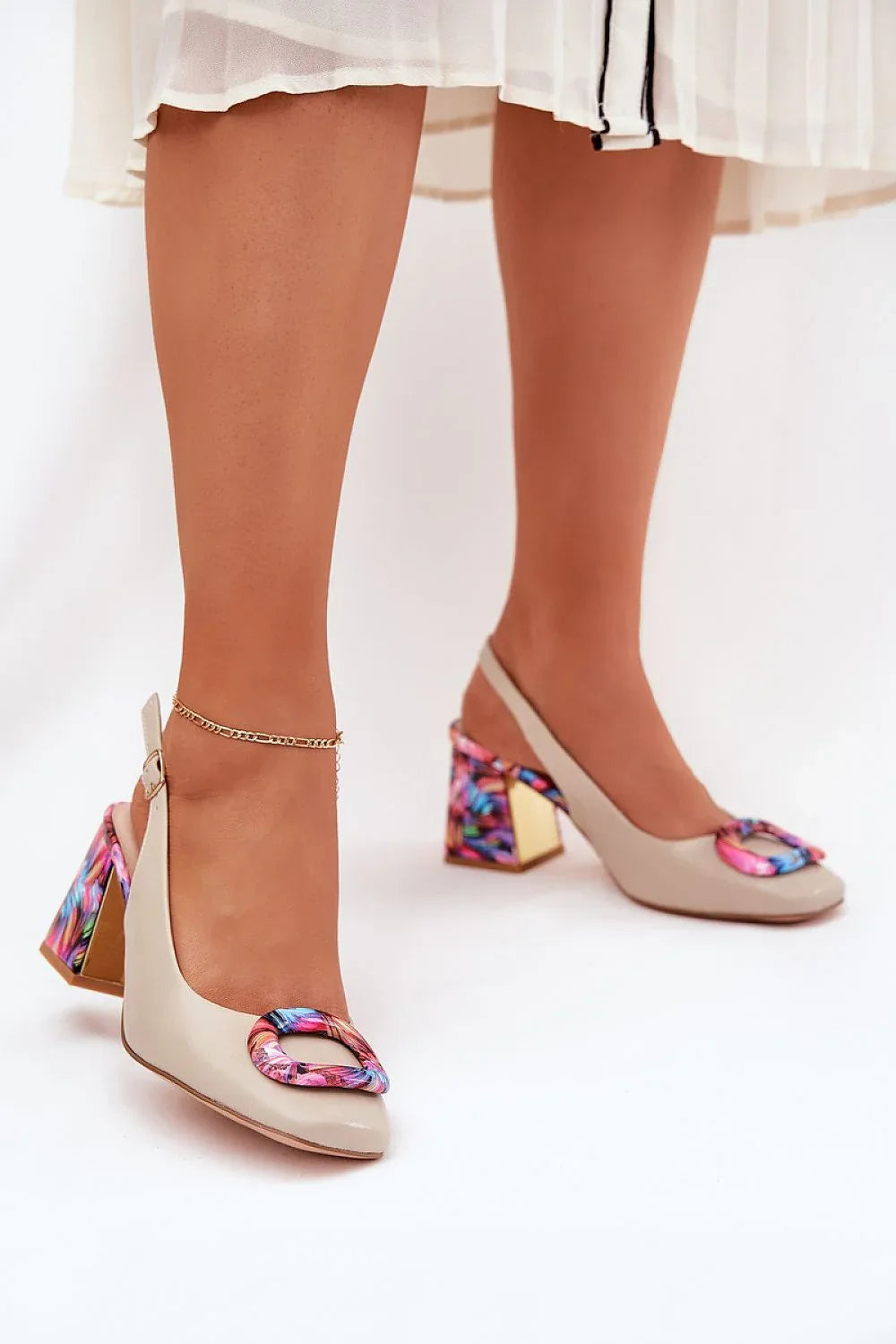 Heel sandals Step in style