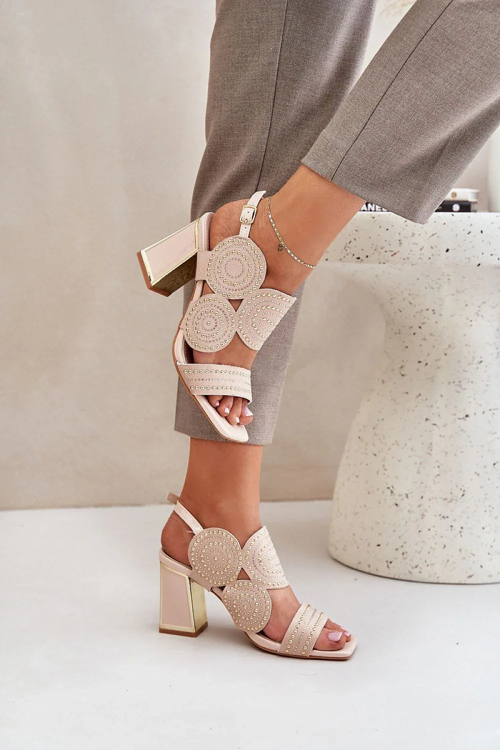 Heel sandals Step in style