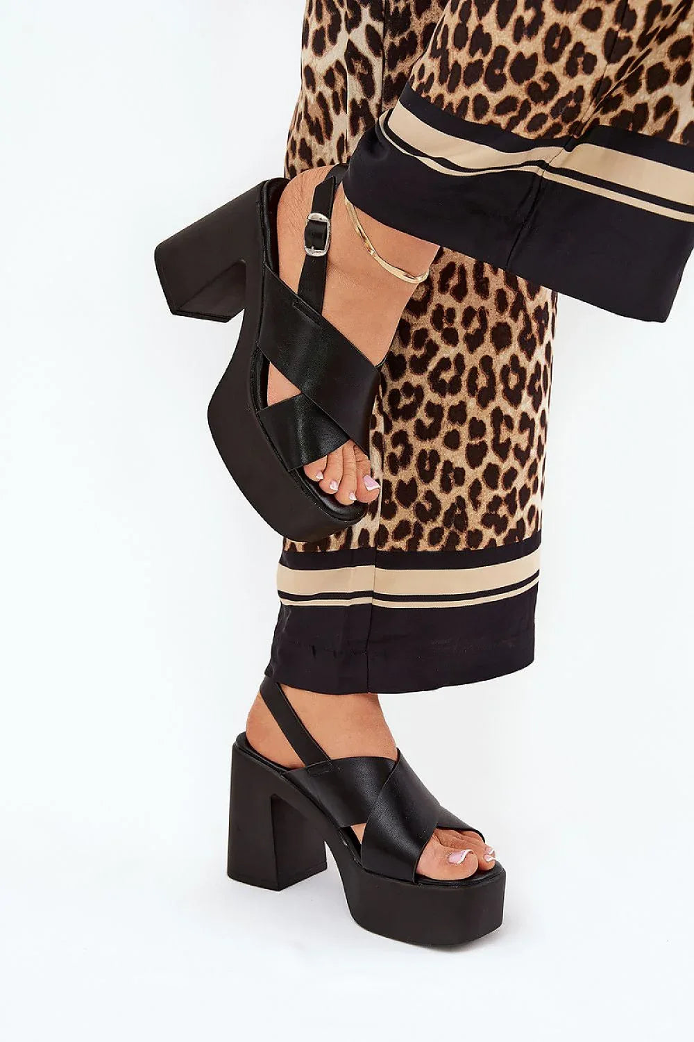 Heel sandals Step in style