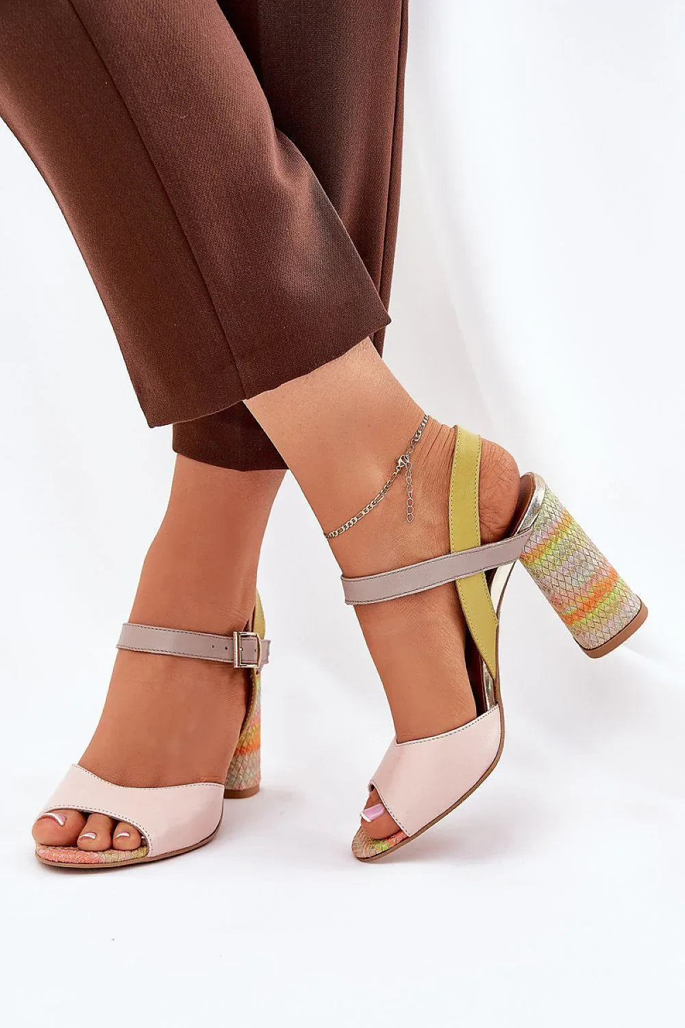 Heel sandals Step in style