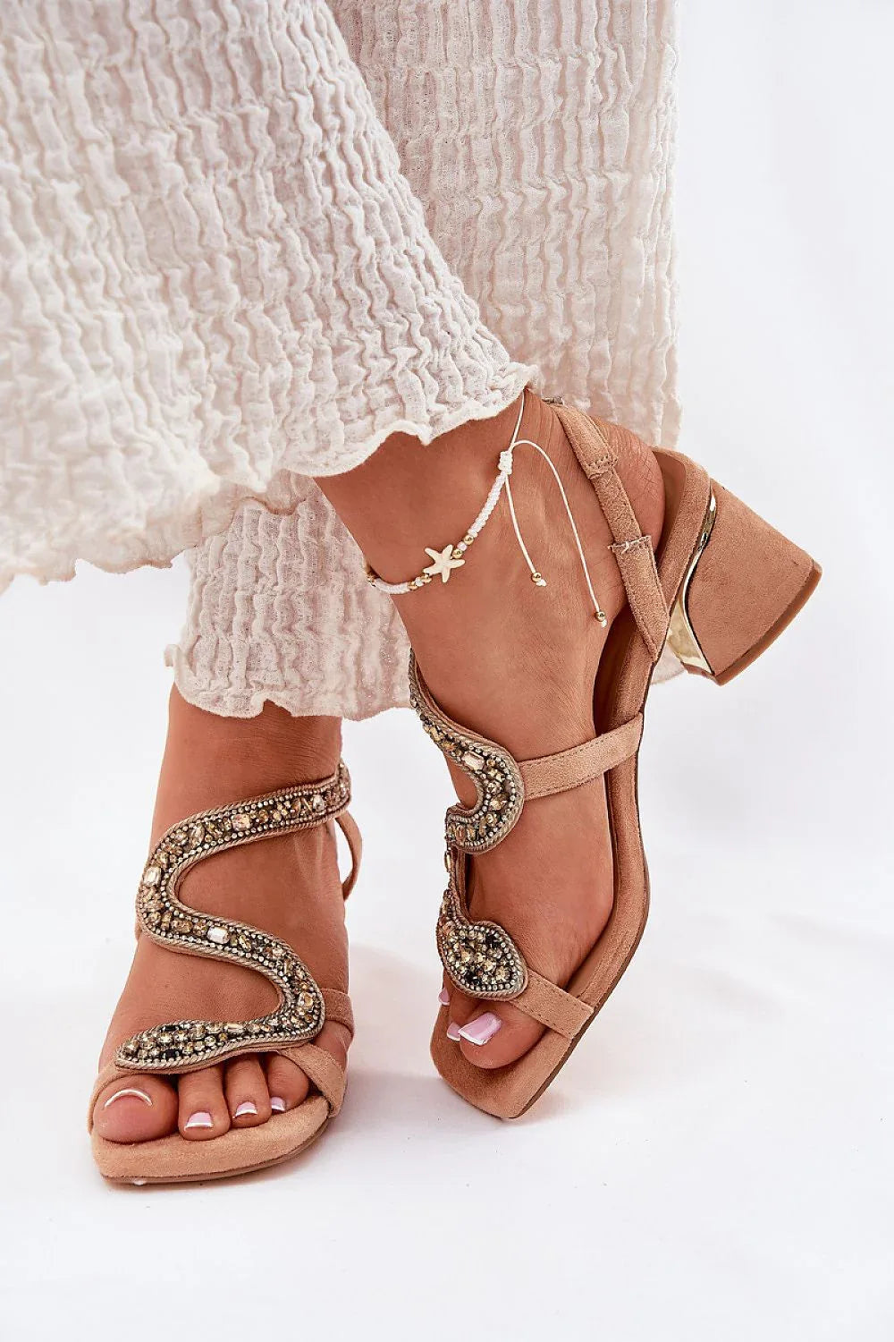 Heel sandals Step in style