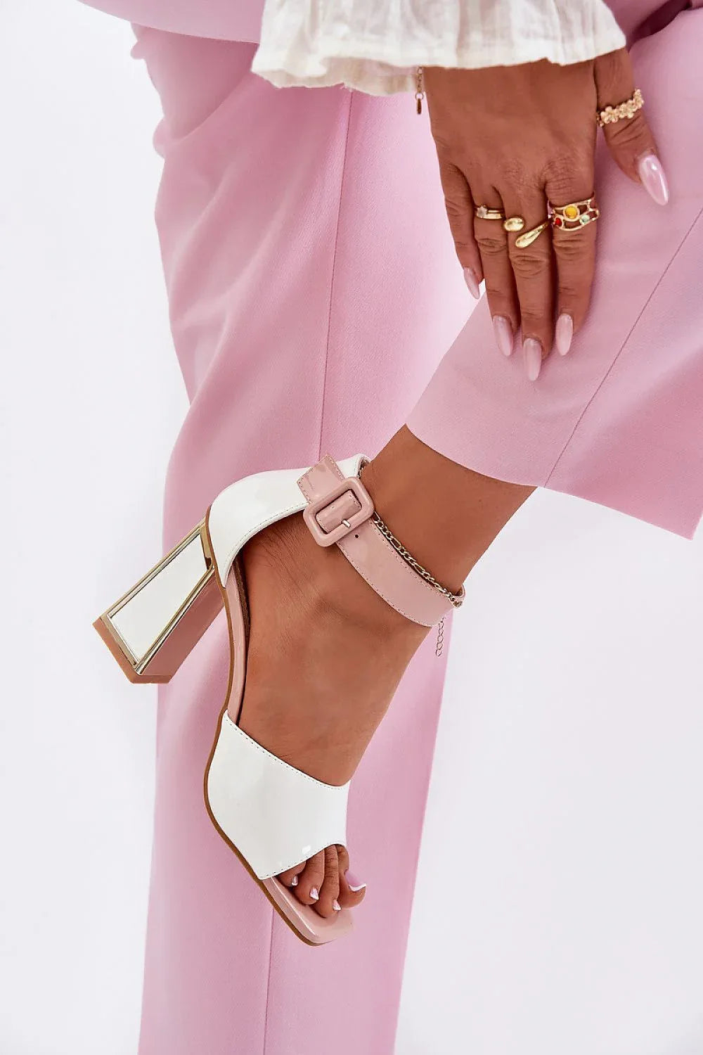 Heel sandals Step in style