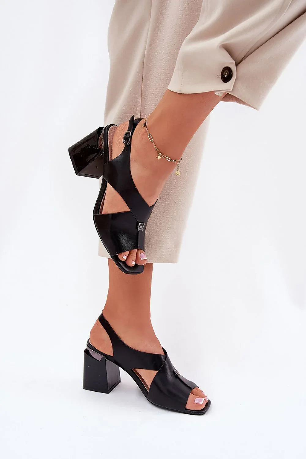 Heel sandals Step in style
