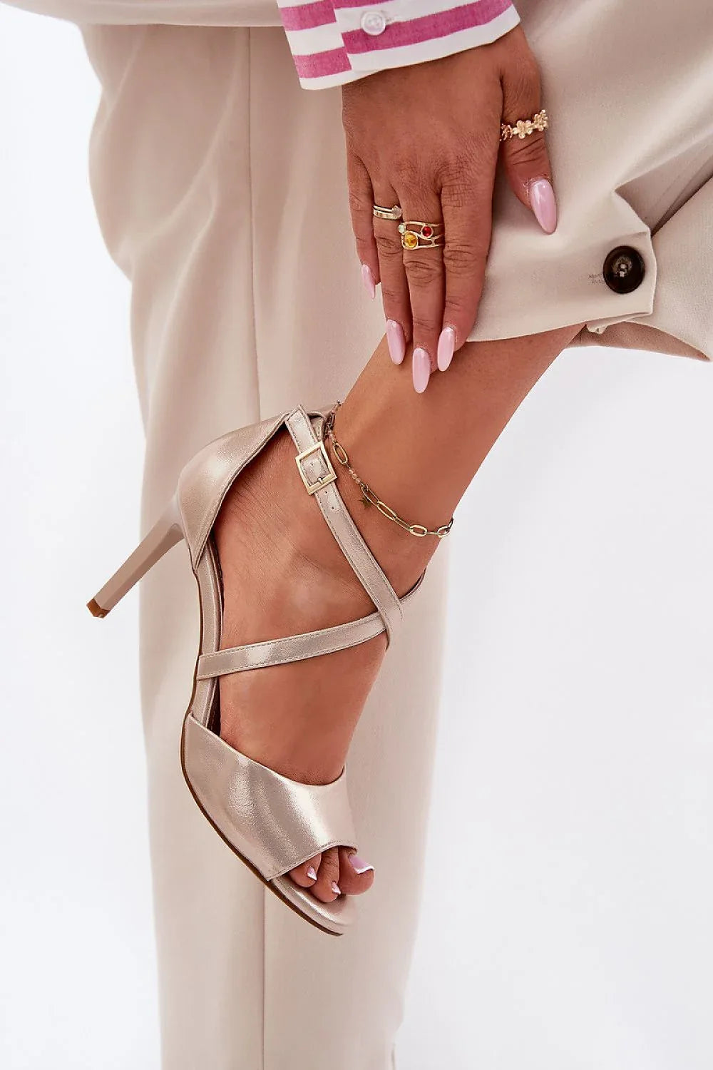 Heel sandals Step in style