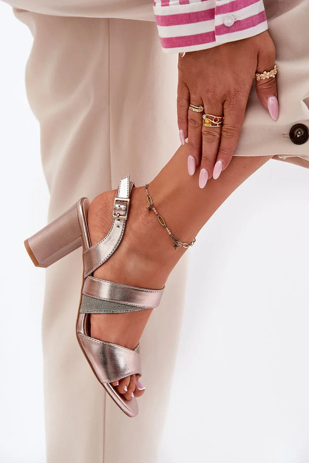 Heel sandals Step in style
