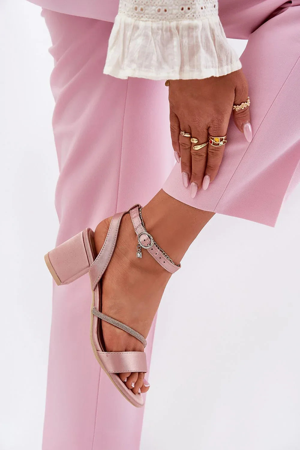 Heel sandals Step in style