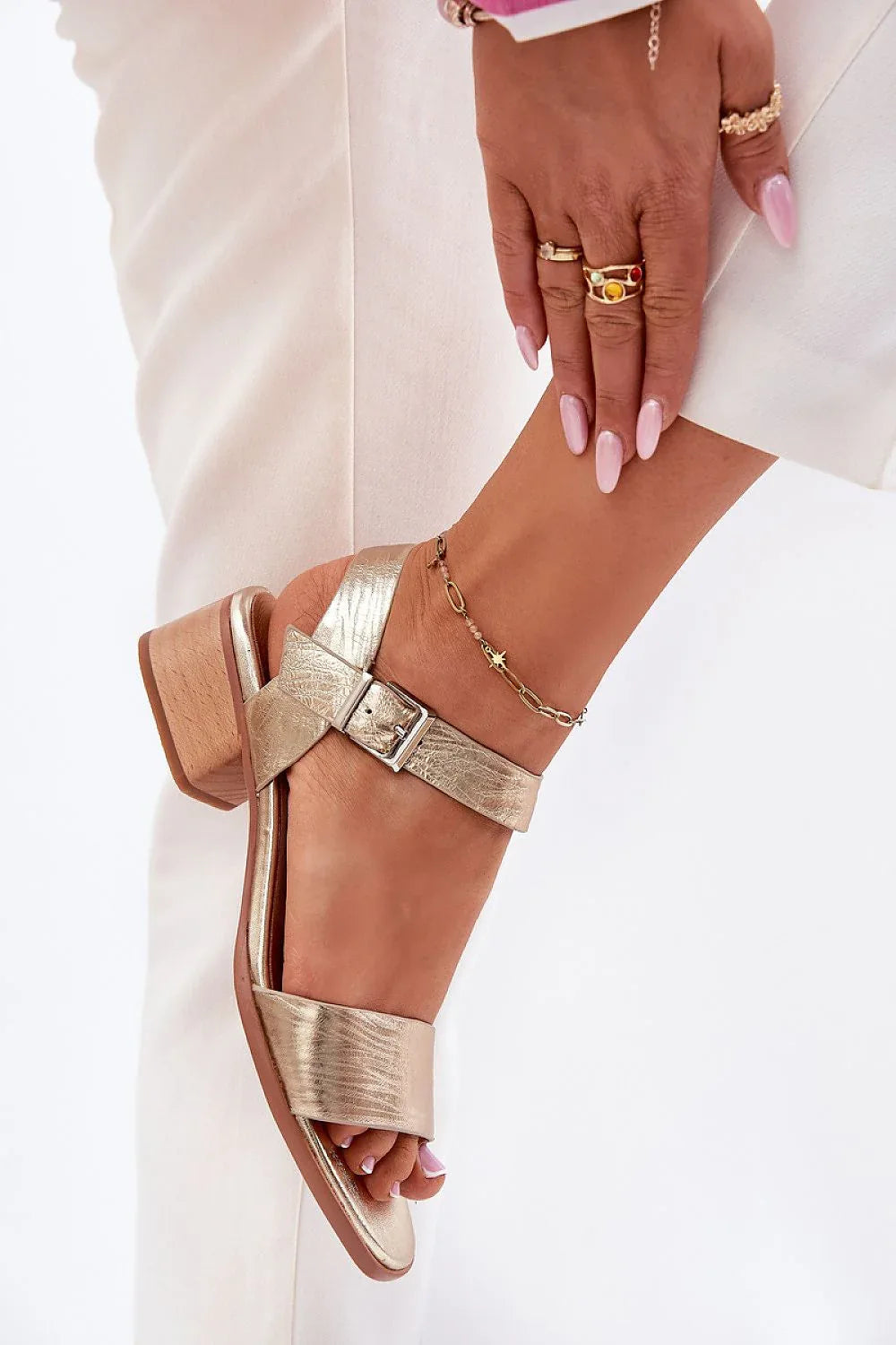 Heel sandals Step in style