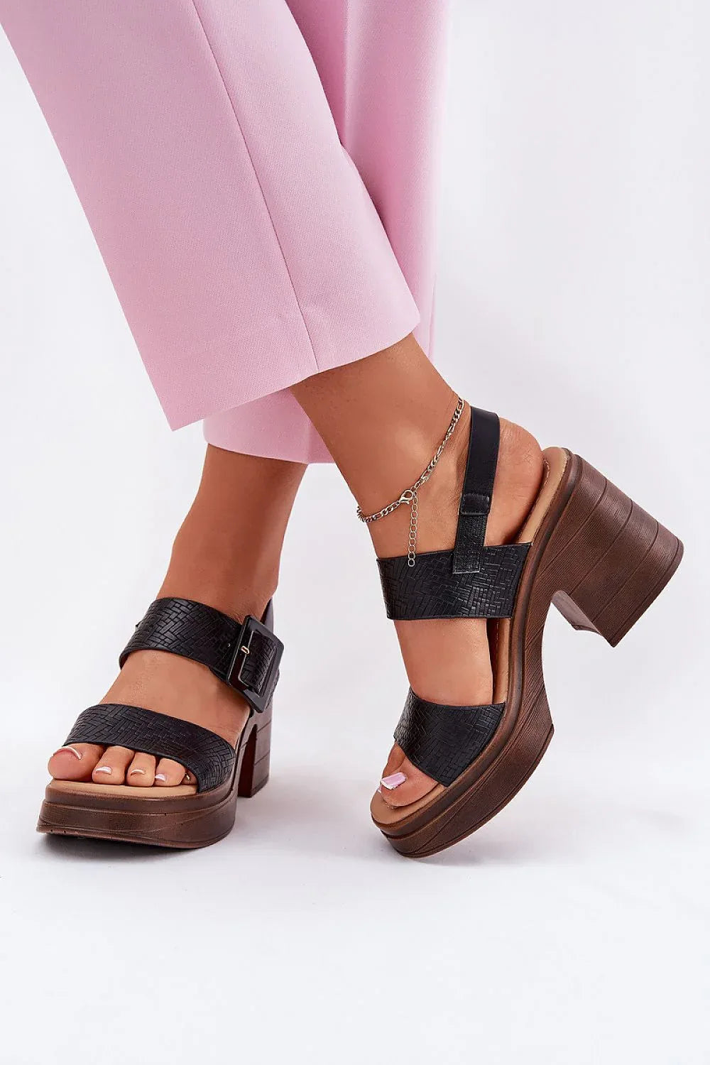 Heel sandals Step in style