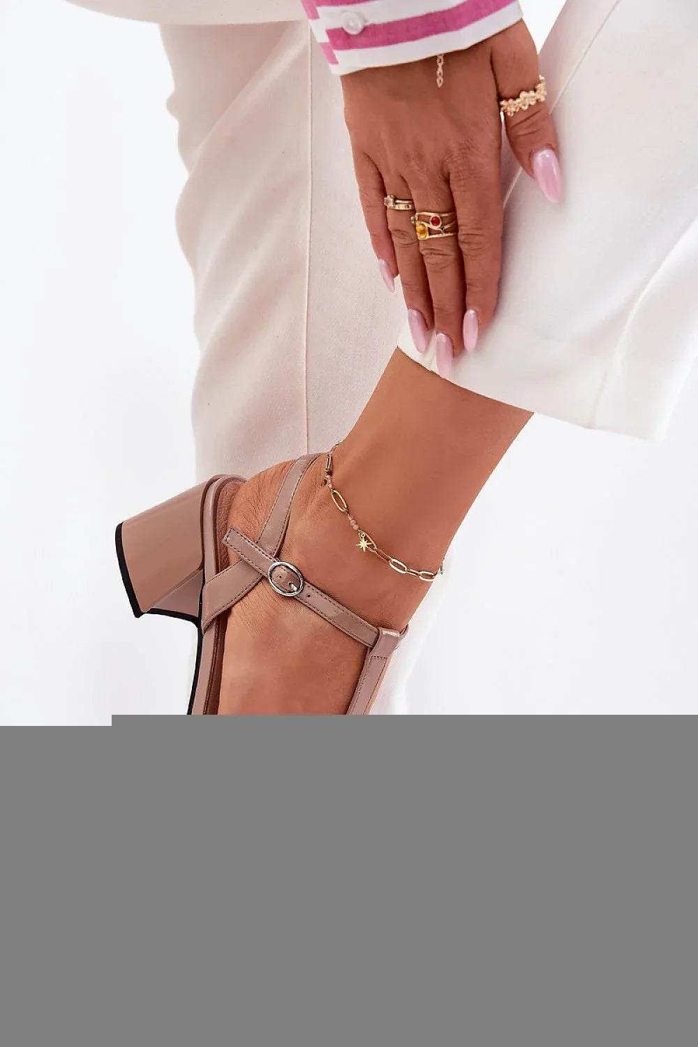 Heel sandals Step in style