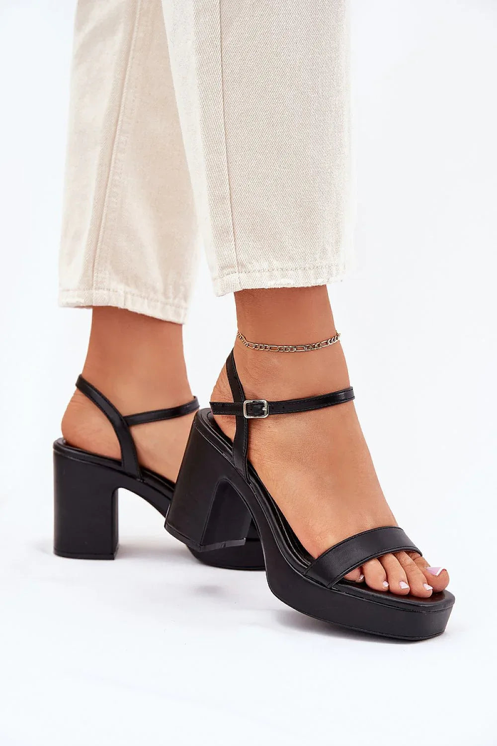Heel sandals Step in style