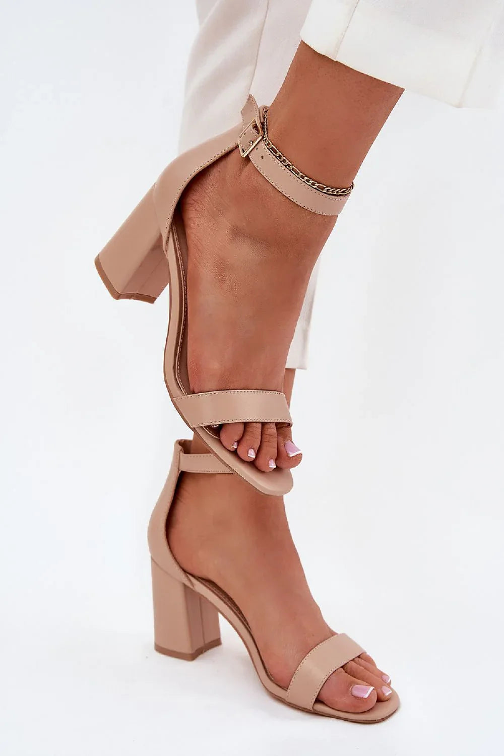 Heel sandals Step in style
