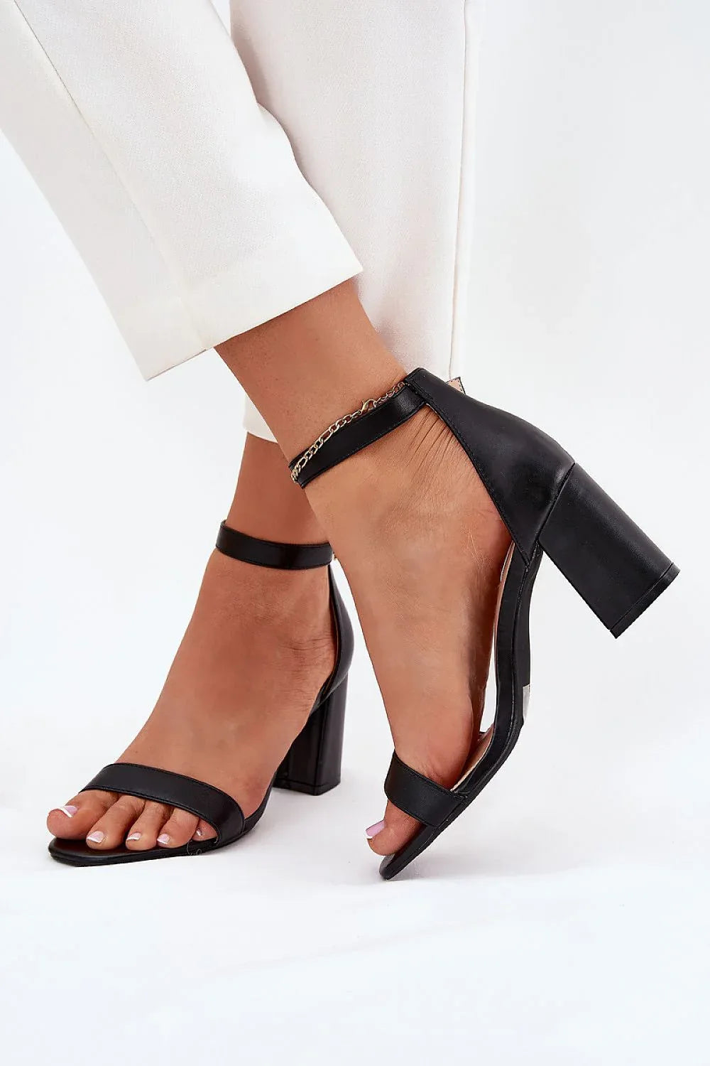 Heel sandals Step in style