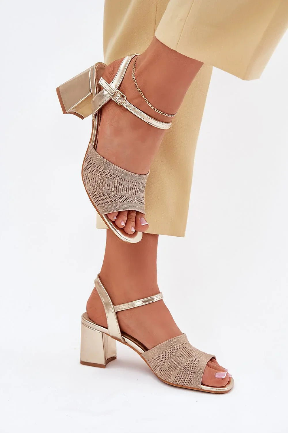 Heel sandals Step in style