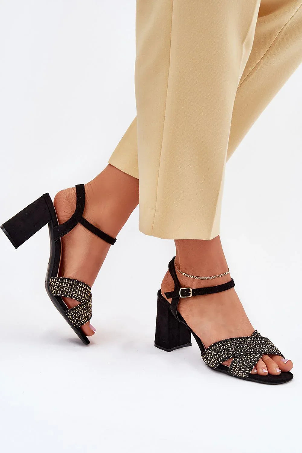 Heel sandals Step in style