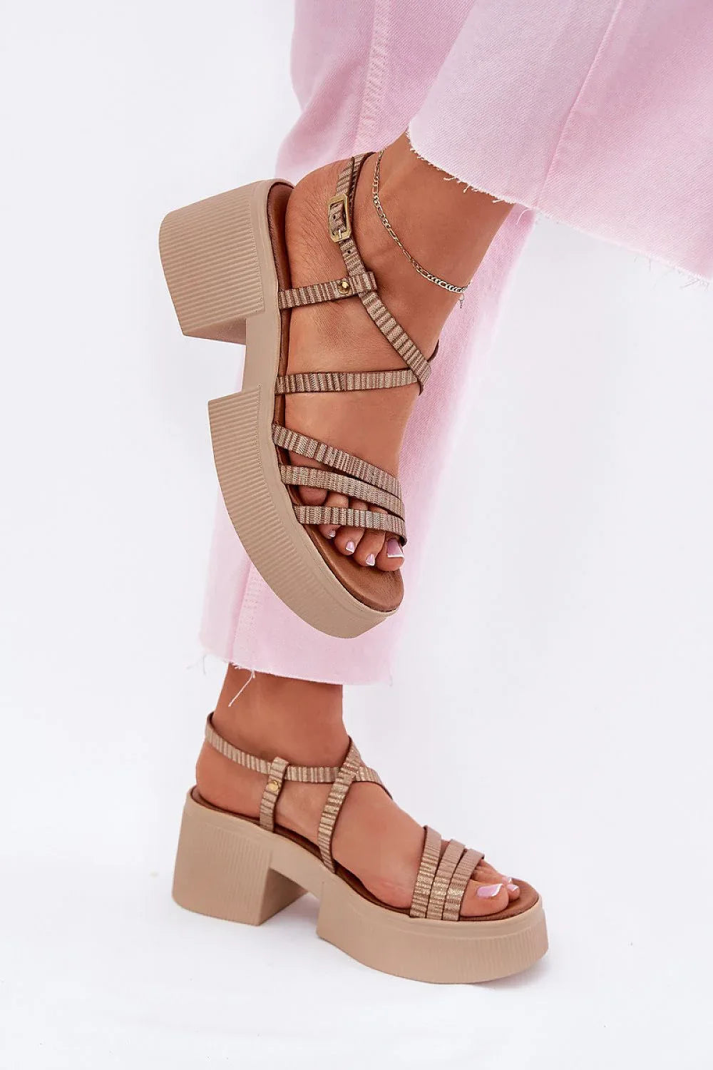Heel sandals Step in style
