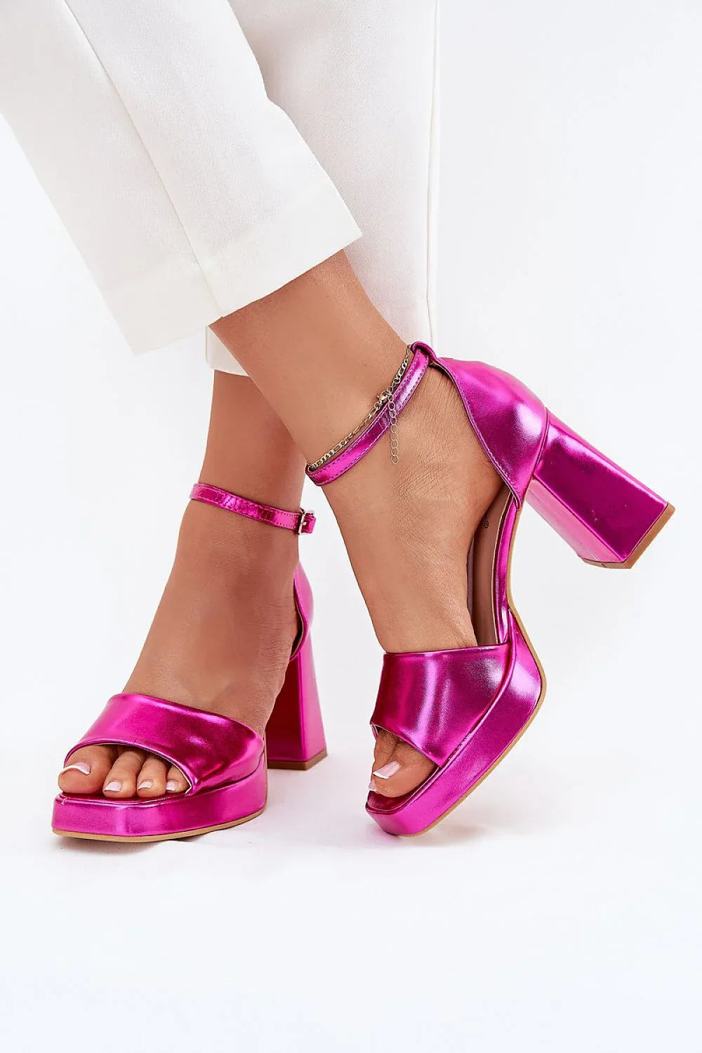 Heel sandals Step in style