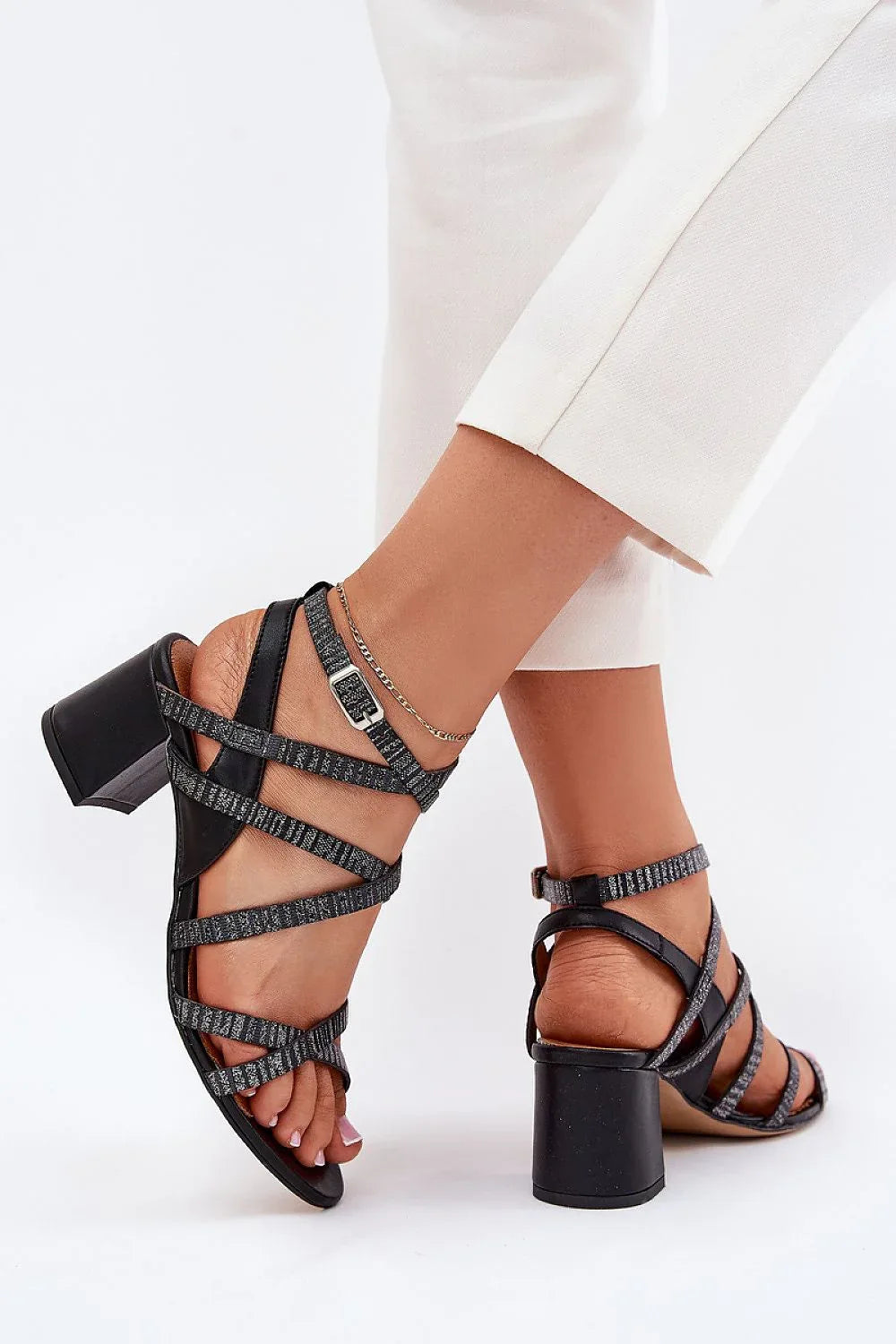 Heel sandals Step in style