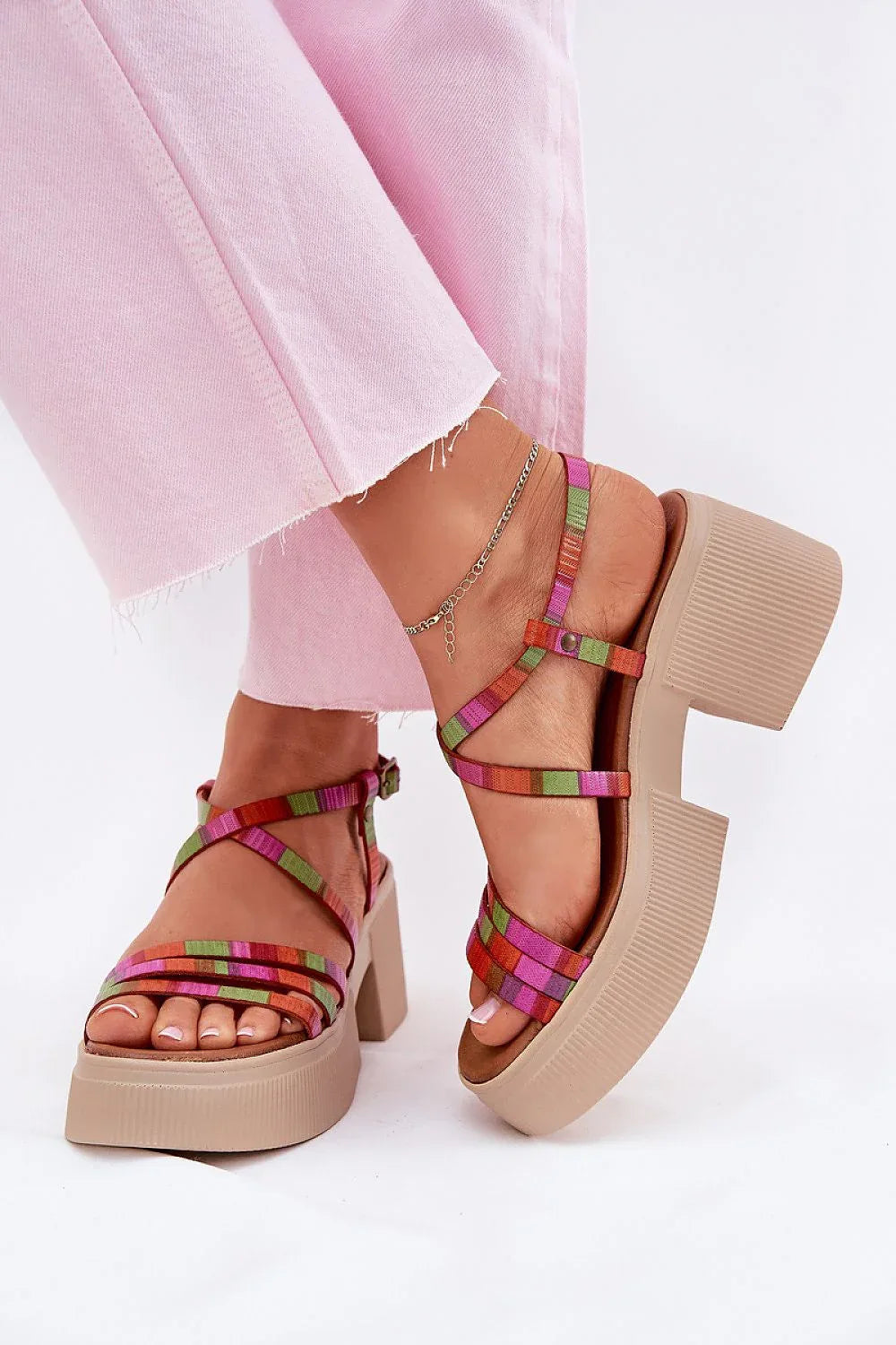 Heel sandals Step in style