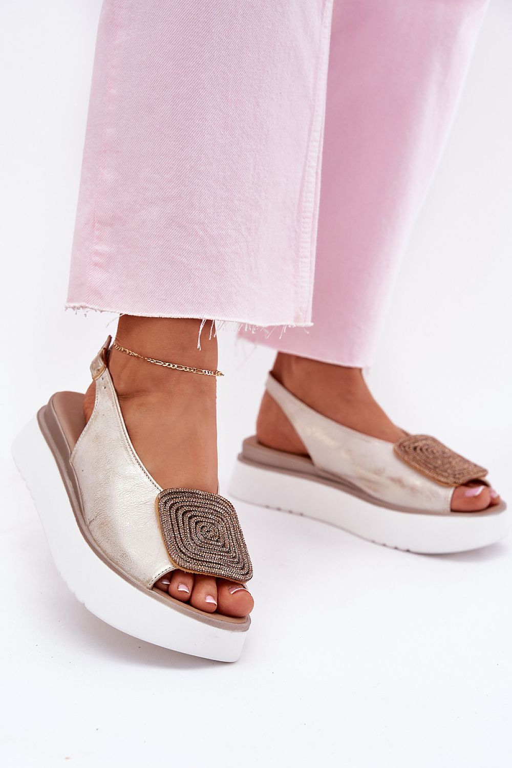 Sandals model 215028 Step in style