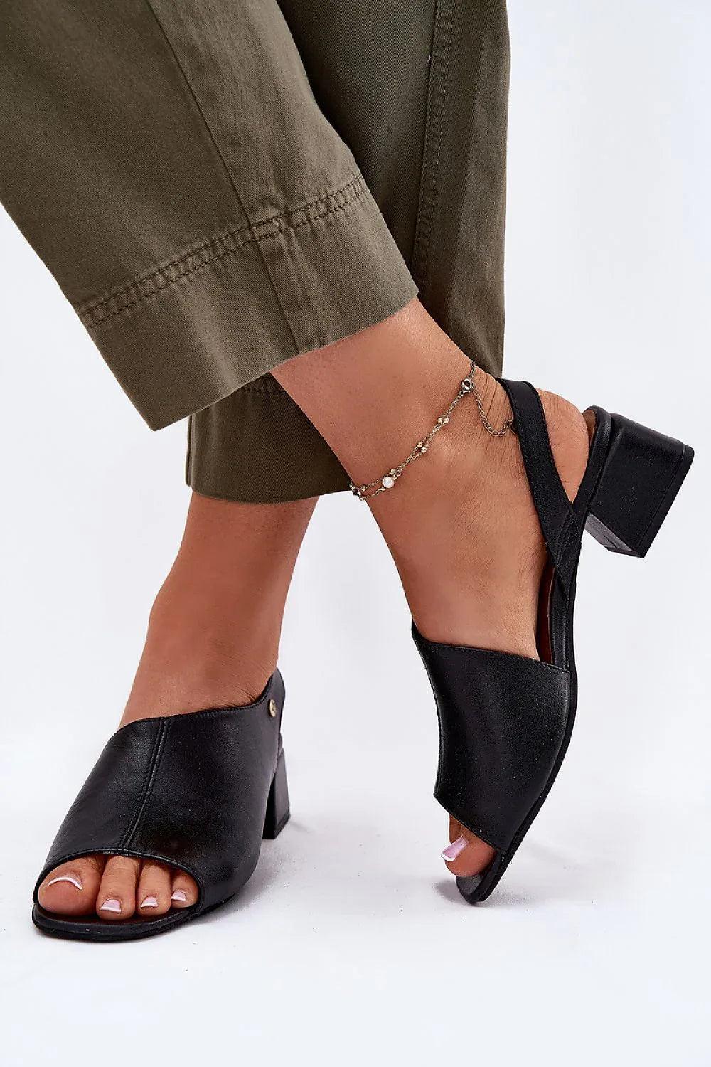Heel sandals Step in style