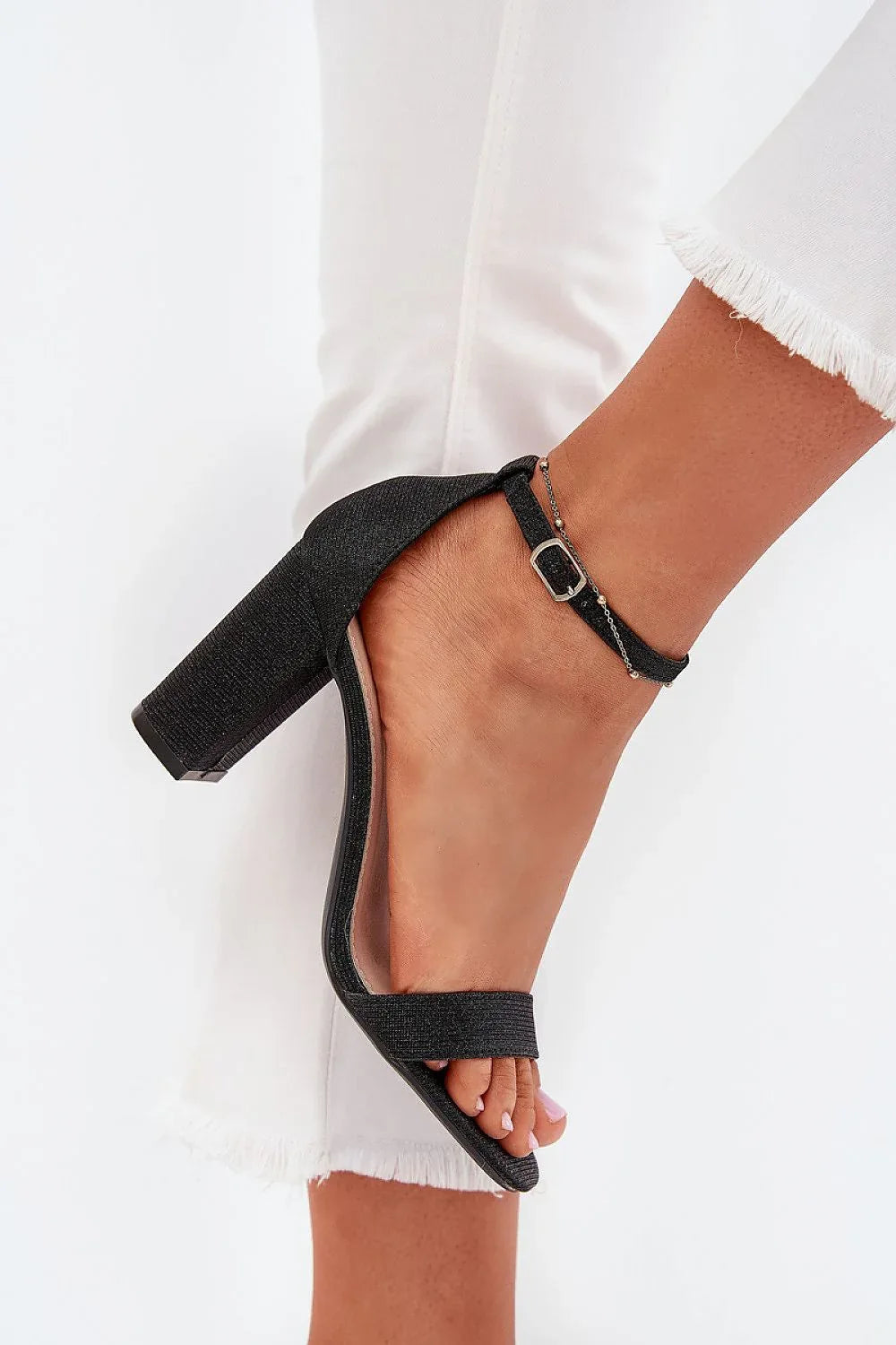 Heel sandals Step in style