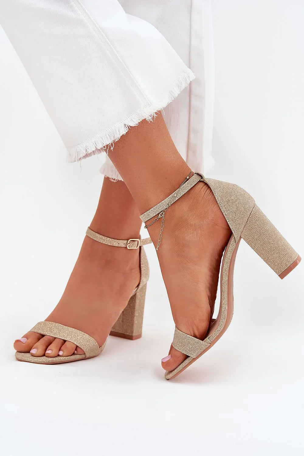 Heel sandals Step in style