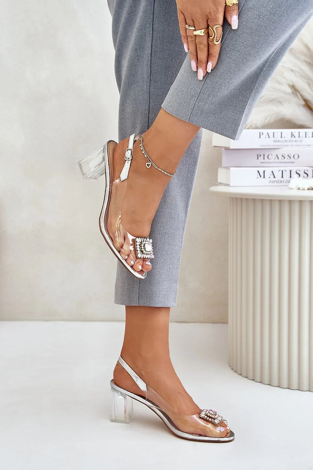 Heel sandals Step in style