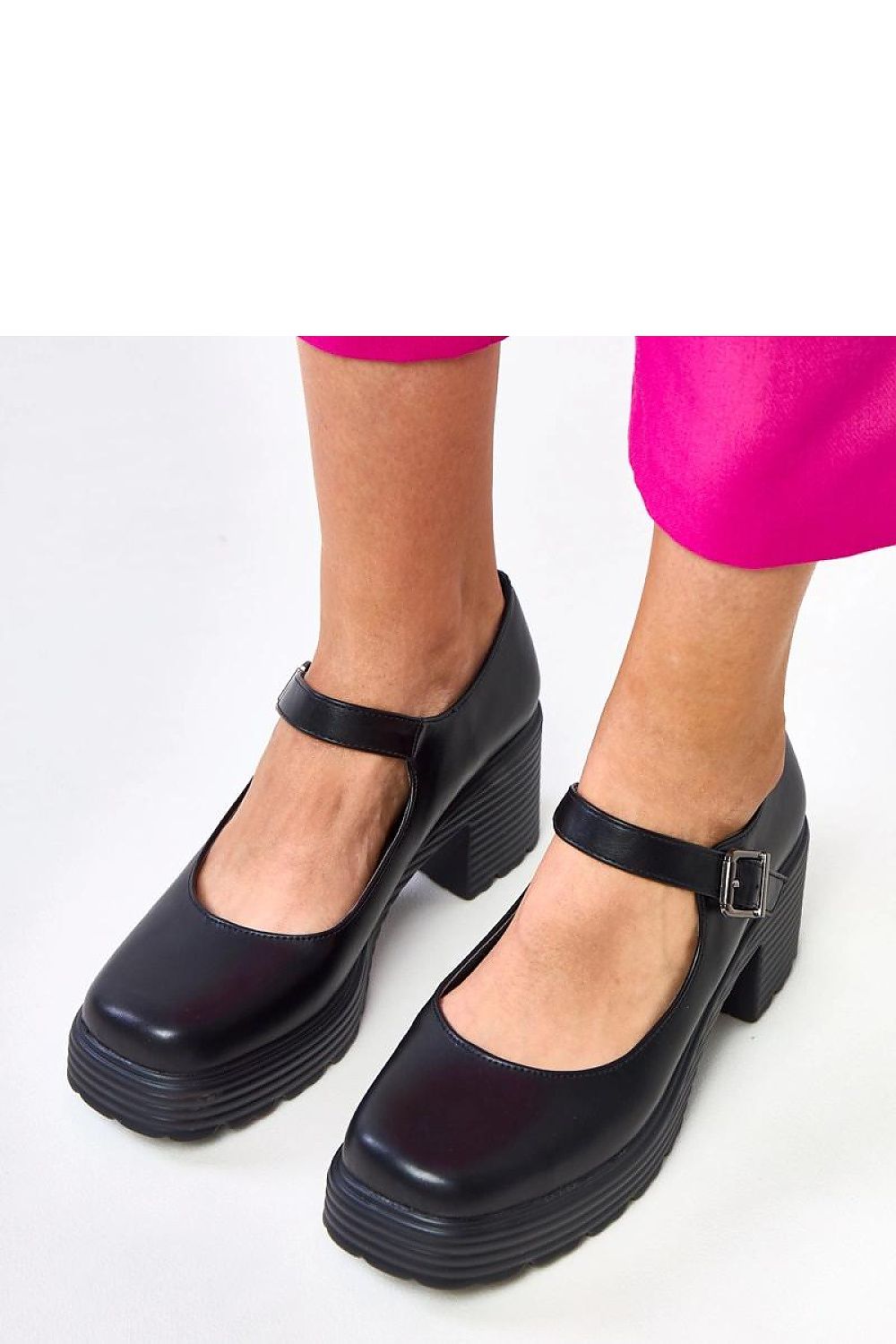 Heeled low shoes model 218165 Solea