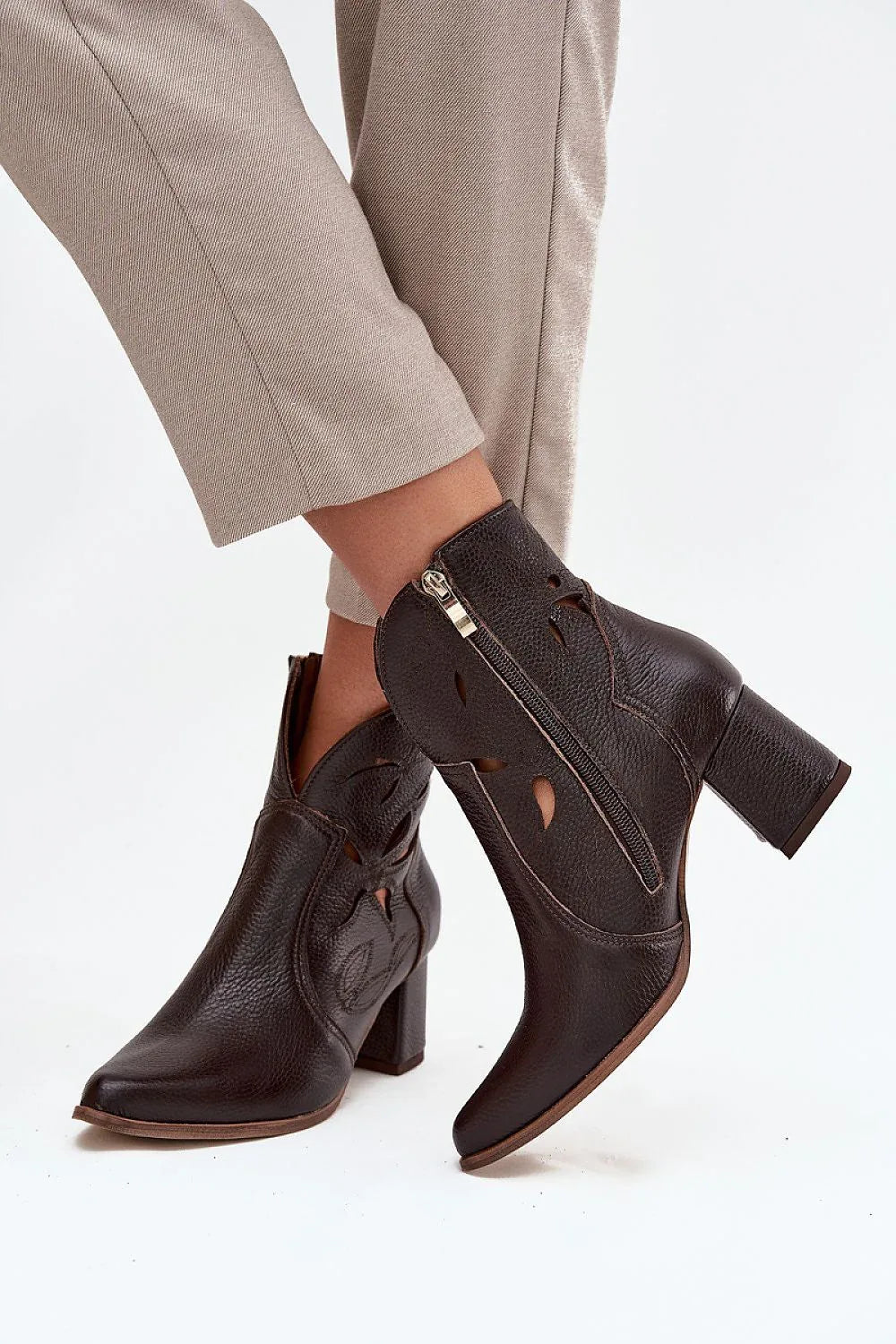 Heel boots Step in style