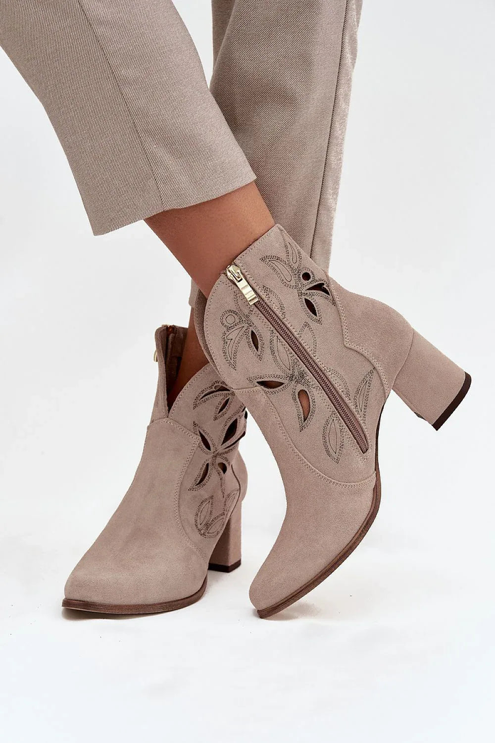 Heel boots Step in style