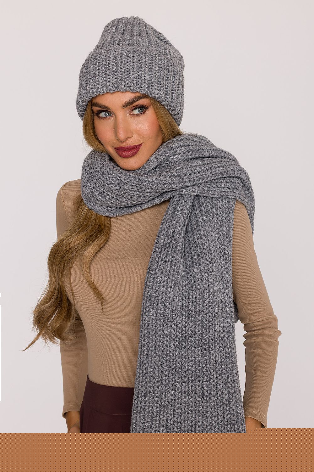 Shawl model 219550 Moe