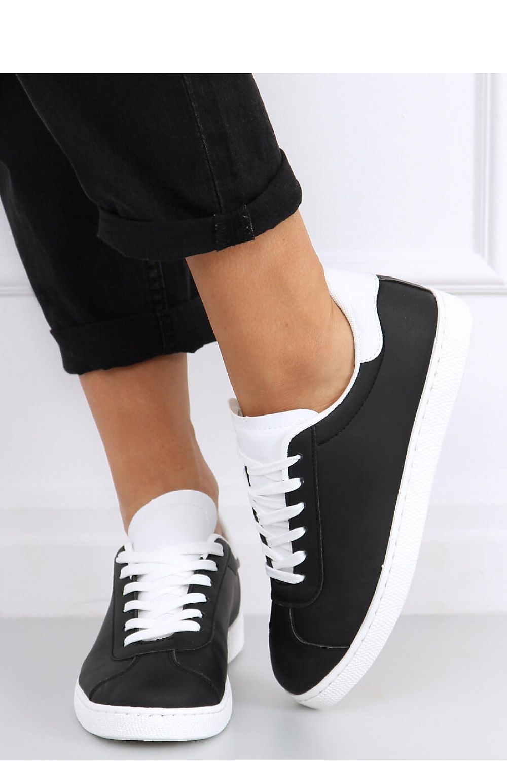 Sneakers model 161973 Inello