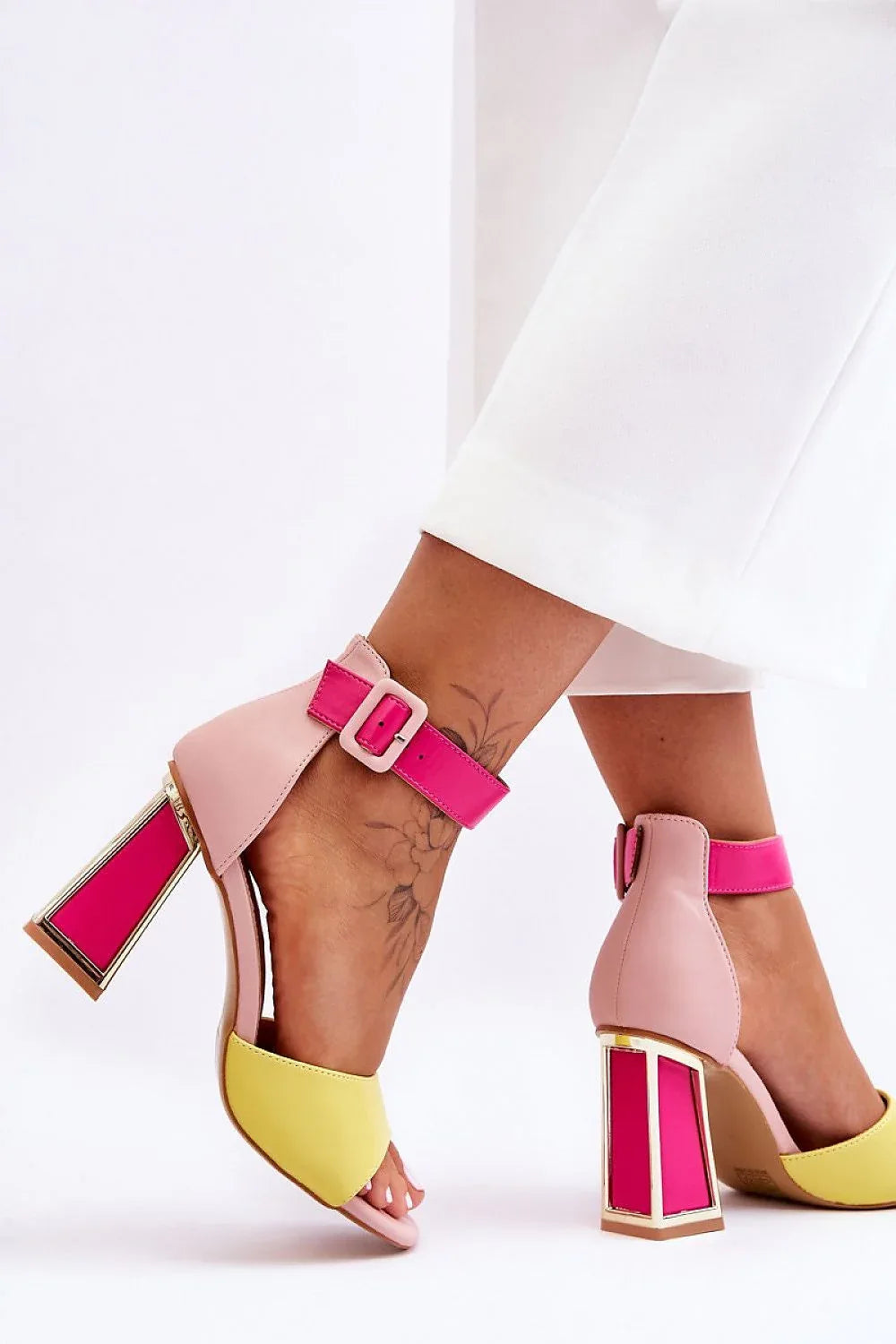 Heel sandals Step in style