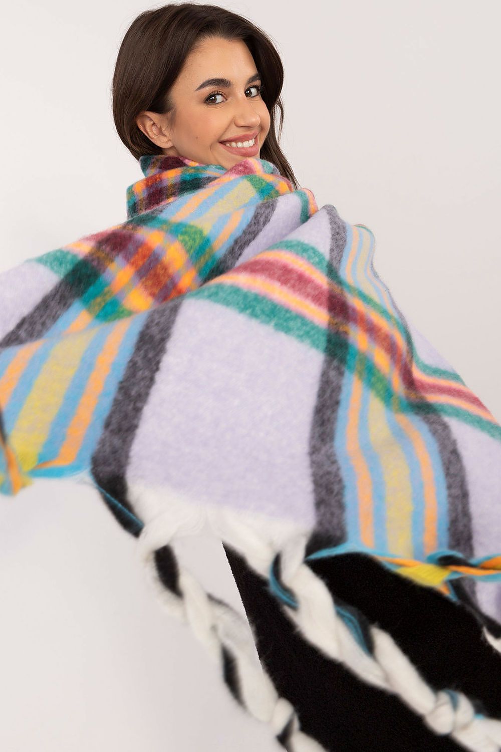  Shawl model 202582 AT 