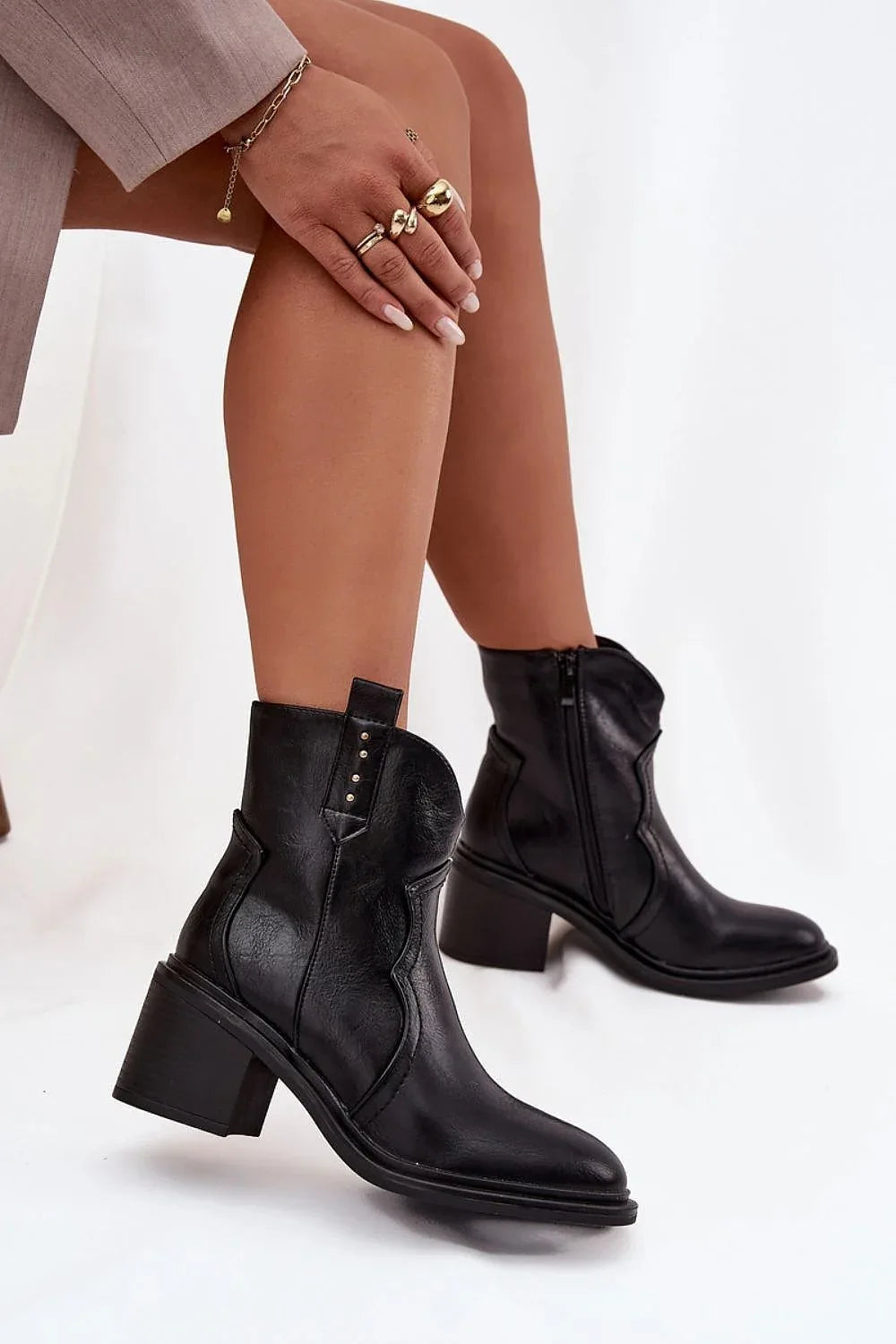 Heel boots Step in style