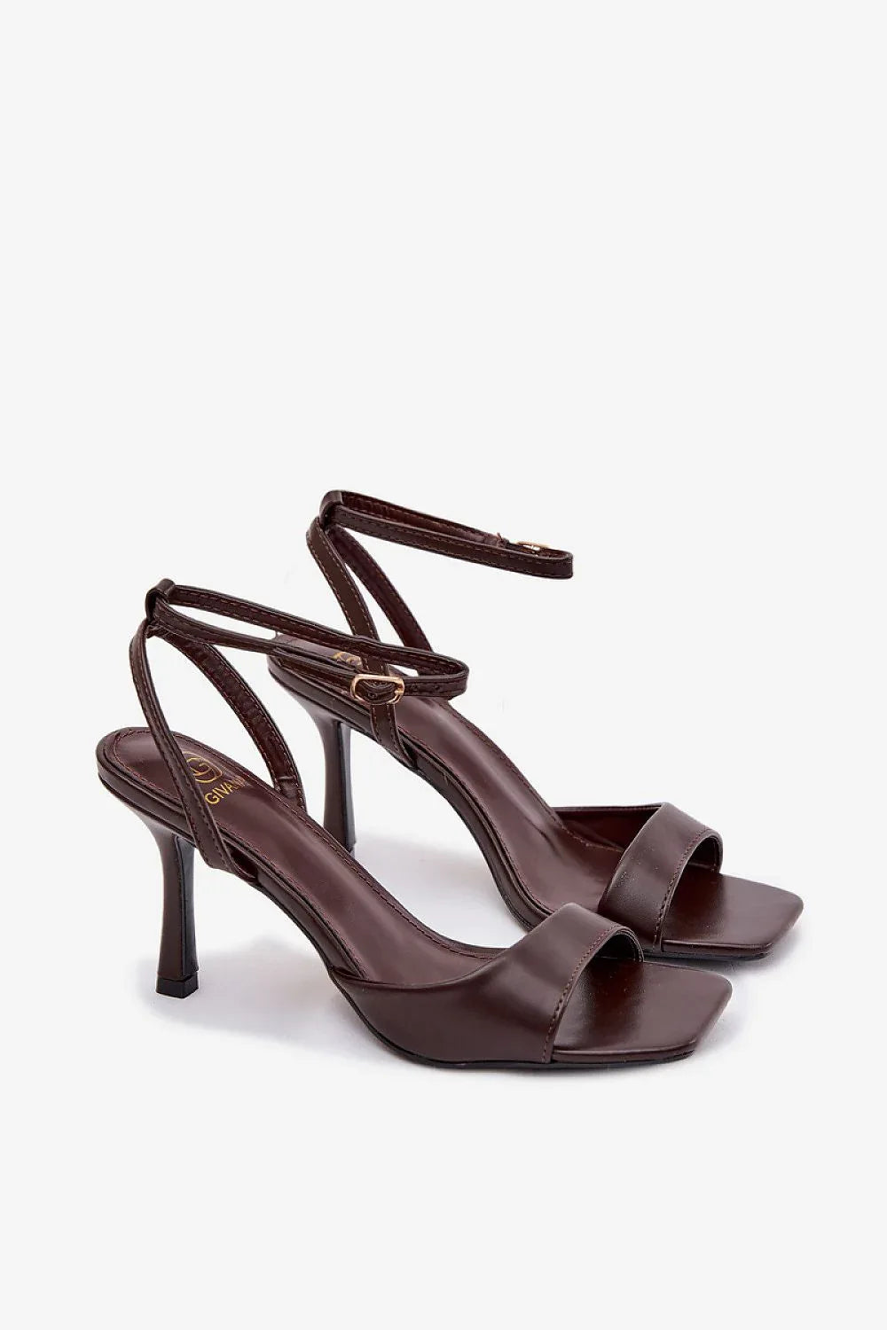 Heel sandals Step in style